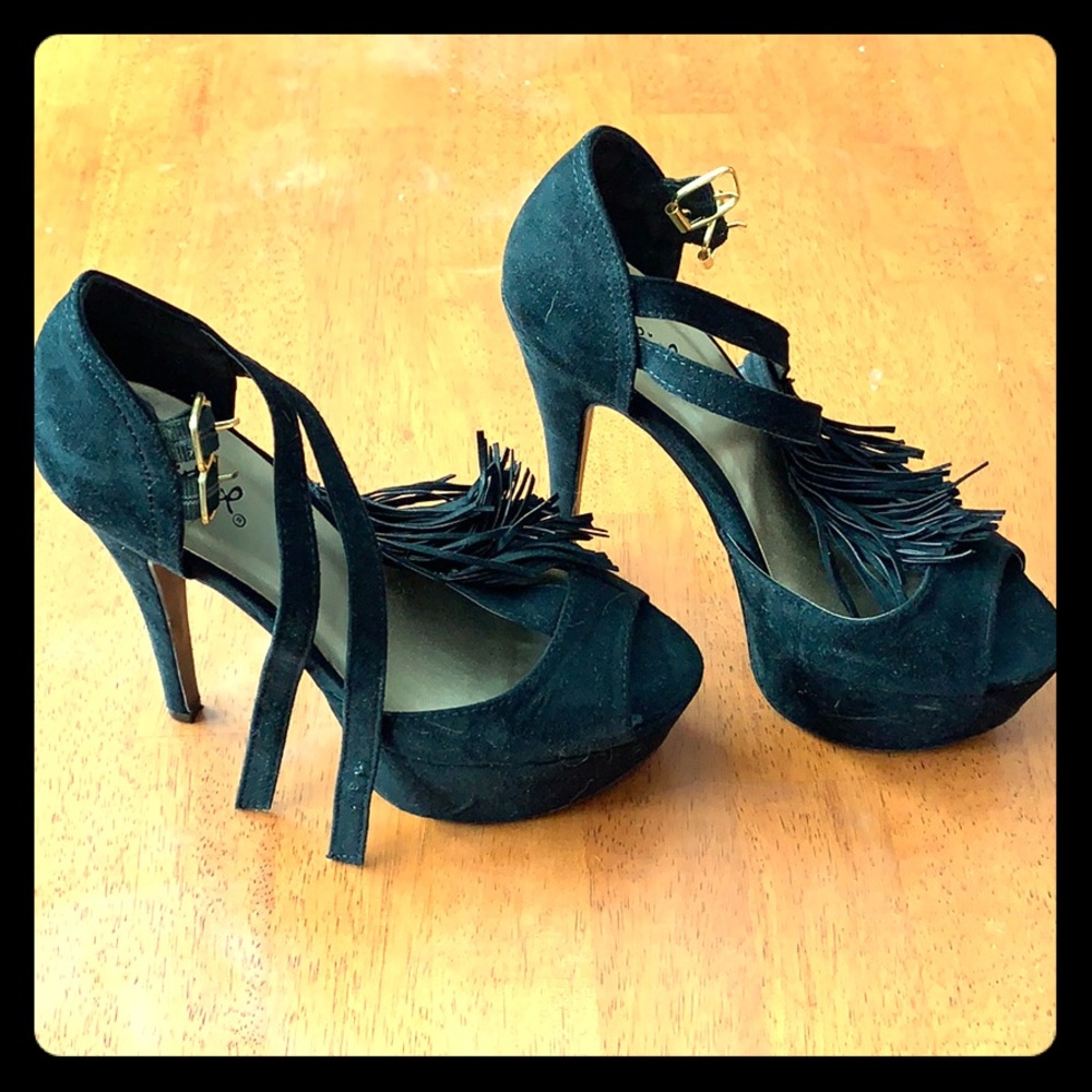 Black high heals wore 1x